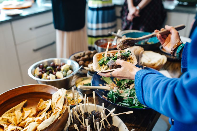 kaboompics_Traditional Middle Eastern lamb kofta dinner